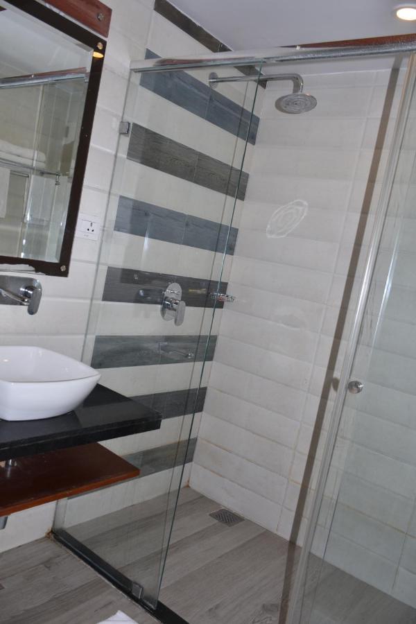 Hotel Meadows فاراناسي المظهر الخارجي الصورة